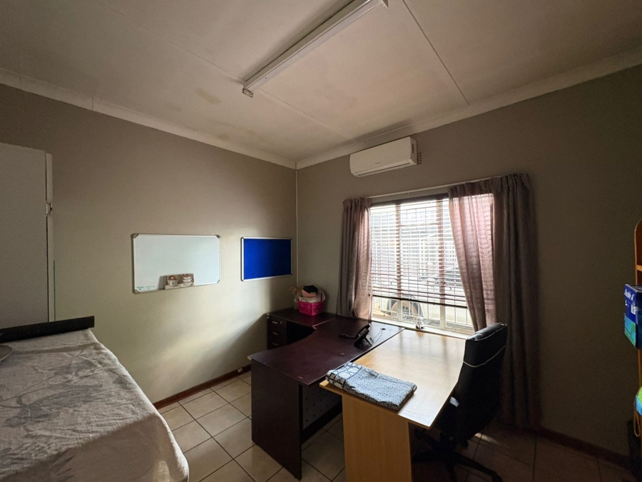 6 Bedroom Property for Sale in Bodorp North West